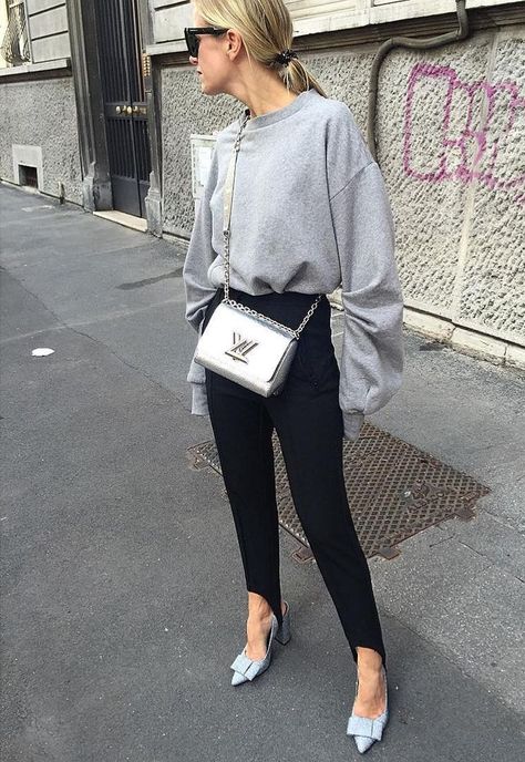 Aesthetic Eclectic, Chic Minimalista, Look Legging, Lady Style, Fashion Book, Looks Street Style, Comfortable Design, Crowd Pleaser, Black Trousers