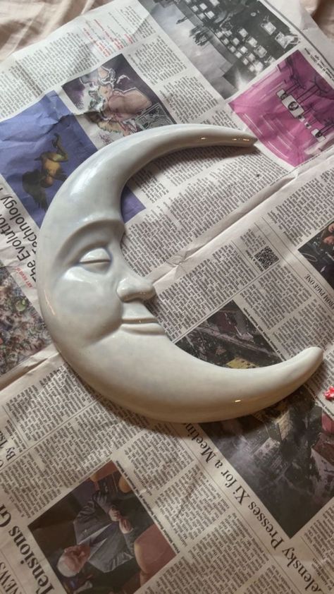 Clay Room Decor Aesthetic, Moon Sculpture Clay, Ceramic Sun And Moon, Clay Moon Face, Celestial Clay Art, Ceramic Moon Face, Sun And Moon Clay Art, Mixed Media Ceramics Projects, Clay Moon Dish