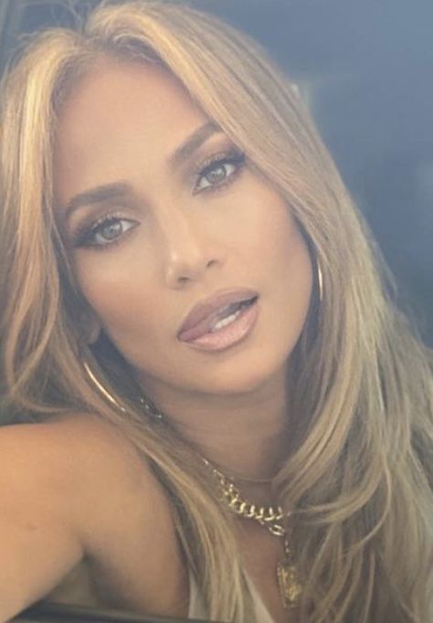 Jlo Hair Colors, Jennifer Lopez Hair Color, Jlo Makeup, Jennifer Lopez Makeup, Beyonce Makeup, Jlo Hair, Jennifer Lopez Hair, Hair Upstyles, Honey Hair