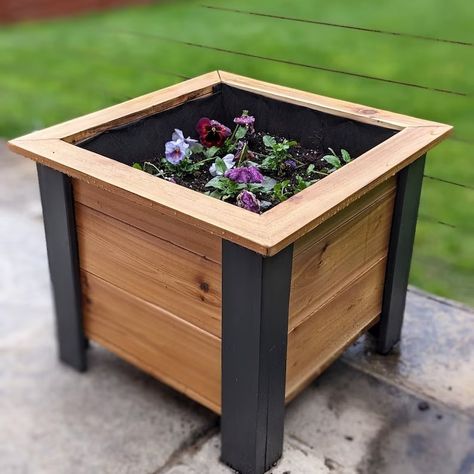 Planter Box Designs, Diy Wooden Planters, Diy Wood Planters, Diy Planter, Diy Planter Box, Wooden Planter Boxes, Wooden Planter, Wood Planter Box, Raised Planter