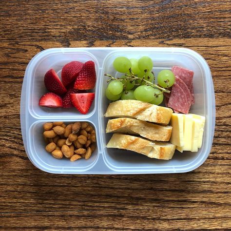 Charcuterie board @easylunchboxes style!! // Honey roasted peanuts + grapes + salami + medium white cheddar + mini French bread slices + strawberries  #easylunchboxes #lunch #lunchbox #lunchidea Charcuterie Board Lunch Box Ideas, Charcuterie Lunch Box Ideas, Charcuterie Board Lunch, Mini French Bread, Snack Box Ideas, Pancakes Oatmeal, School Snack Ideas, Honey Roasted Peanuts, Mini Baguette