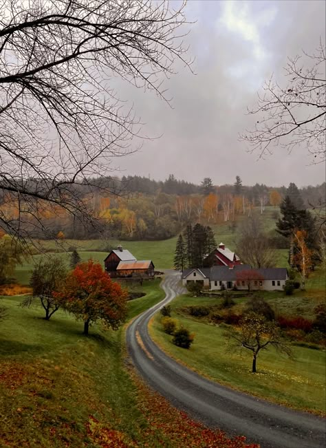 Sleepy Hollow Farm, Vermont Fall Aesthetic Vermont, Small Town Vermont Aesthetic, Sleepy Hollow Farm Vermont, Vermont Autumn Aesthetic, Fall In Vermont Aesthetic, Autumn In The Country, Autumn In Sweden, Vermont House Aesthetic, Autumn Farm Aesthetic