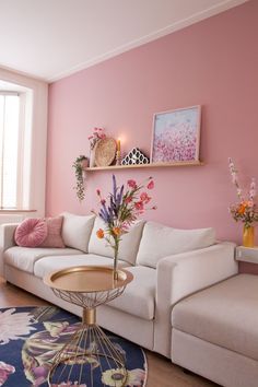 Pastel Living Room, Pink Living Room Decor, Murs Roses, Pastel Home Decor, Living Room Designs Small Spaces, Pink Living Room, Colourful Living Room, Cozy Room Decor, Home Decor Living Room