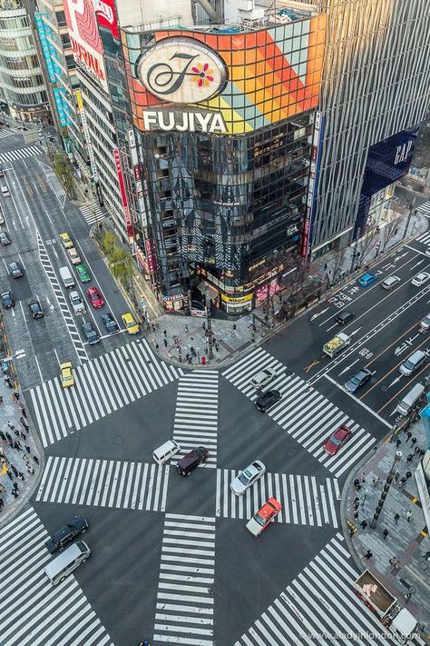 A view of a pedestrian crossing at an intersection in Ginza, Tokyo.  #tokyo #japan #travel #japantravelkyoto Shibuya Crossing Photography, Japan Travel Photography, Japan Honeymoon, Japan View, Japan Travel Destinations, Ginza Tokyo, Pedestrian Crossing, Tokyo Japan Travel, Shibuya Crossing