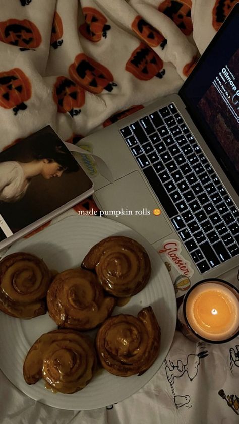 Studera Motivation, Fall Boards, Fall Mood Board, Fall Bucket List, Pumpkin Spice Season, Fall Inspo, Fall Feels, Cinnamon Buns, Fall Pictures