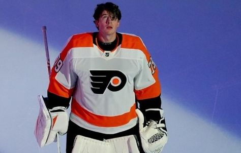 Carter Hart, Philadelphia Flyers Hockey, Hockey Girlfriend, Flyers Hockey, Hockey Pictures, Hot Hockey Players, Philadelphia Flyers, Montreal Canadiens, Sport Man