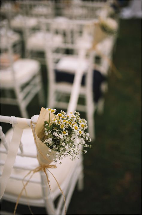 Daisy Flower Wedding Decor, Daisy Wedding Ceremony, Daisy Wedding Hair, Daisy And Eucalyptus Bouquet, Daisy Wedding Arch, Daisy And Baby Breath Bouquet, Baby’s Breath Aisle, May Decorations, Daisy Wedding Decor