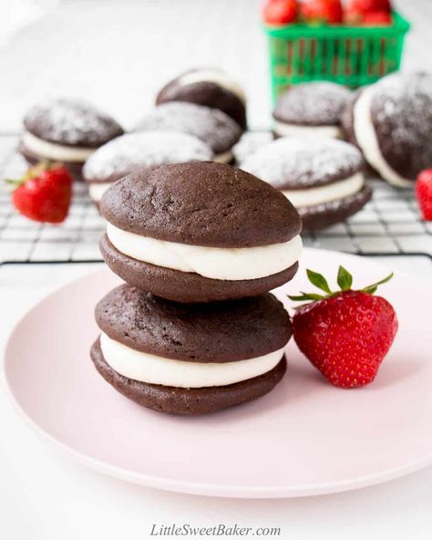 Soft Moist Chocolate Cake, Whoopi Pies, Marshmallow Pie, Creamy Vanilla Frosting, Incredible Desserts, Fluffy Chocolate Cake, Red Velvet Whoopie Pies, Whoopie Pie Recipe, Chocolate Whoopie Pies