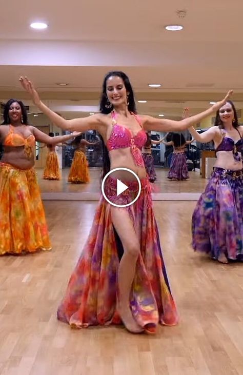 Prepare to be captivated by a dance video that combines the grace of belly dancing with the colors and beauty of BollywoodThis delightful performanc Shakira Belly Dance, Belly Dance Music, Sangeet Dance, Bachata Dance, Choreography Dance, Volleyball Hairstyles For Curly Hair, Sports Hairstyles, Athletic Hairstyles, Belly Dancing