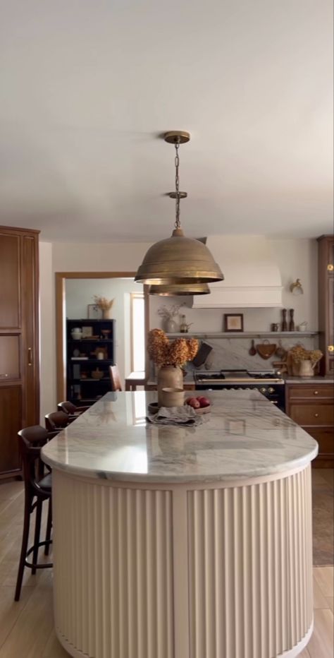 The rounded style is perfect for peninsula Island With Round End, Half Circle Kitchen Island, Round Kitchen Counter, Oval Shaped Kitchen Island, Rounded Corner Island, Asymmetrical Kitchen Island, Rounded Peninsula Kitchen, Pill Shaped Kitchen Island, Round Kitchen Peninsula