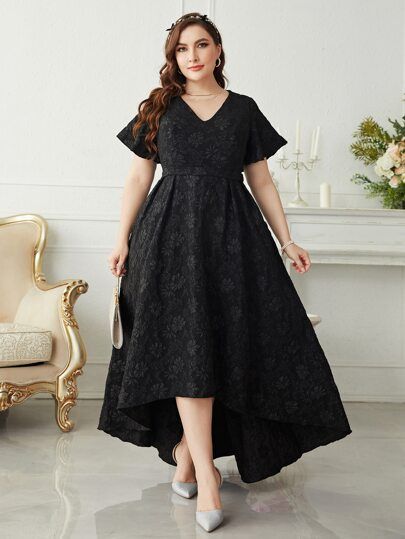 Short Black Wedding Dress Plus Size, Long Dress Brokat Modern Simple, Black Dress For Graduation, Dress Brokat Modern Simple, Graduation Gown Outfit, Vestidos Curvy, Short Black Bridesmaid Dresses, Glitter Bridesmaid Dresses, Dress Brokat Modern