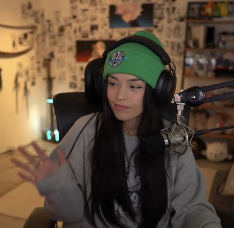 Streamer Aesthetic, Morgan Reid, Offline Tv, Dream Setup, Gemini Rising, School Goals, Girls Girl, Emotional Support, Insta Photo Ideas