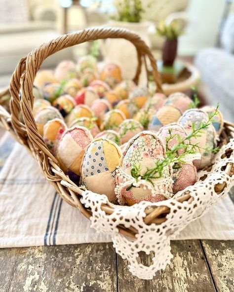 Cloth Easter Eggs, Vintage Quilt Repurposed, Diy Easter Gifts For Kids, Easter Decorations Mantle, Quilted Easter Eggs, Old Quilts Repurposed Ideas, Homestead Market, Repurposed Quilts, Spring Primitives