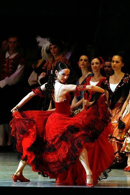 Ballroom Dance Aesthetic, Salsa Outfit, Salsa Dancer, Dancer Photography, Tango Dancers, Flamenco Dress, Dancers Art, Salsa Dress, Flamenco Dancing