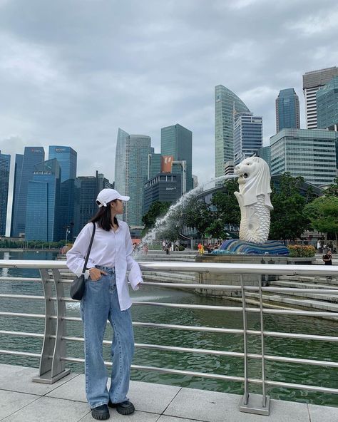 Merlion Singapore, Singapore Outfit, Singapore Vacation, Dump Photos, Travel Instagram Ideas, Universal Studios Singapore, Ootd Poses, Singapore Fashion, Travel Pose