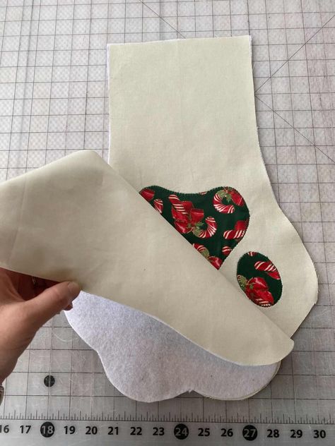 2020 Holiday Freebies :: Paw-Fect Stocking Tutorial - Patterns for Pirates Stocking Pattern Free, Christmas Stockings Sewing, Stocking Tutorial, Cat Christmas Stocking, Patterns For Pirates, Cat Stockings, Dog Christmas Stocking, Pet Stockings, Dog Stocking