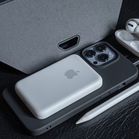 Aesthetic Powerbank, Powerbank Aesthetic, Iphone Battery Pack, Magsafe Battery Pack, Blonde And Brunette Best Friends, Phone Apple, Drukarka 3d, Apple Iphone Accessories, Iphone Magsafe