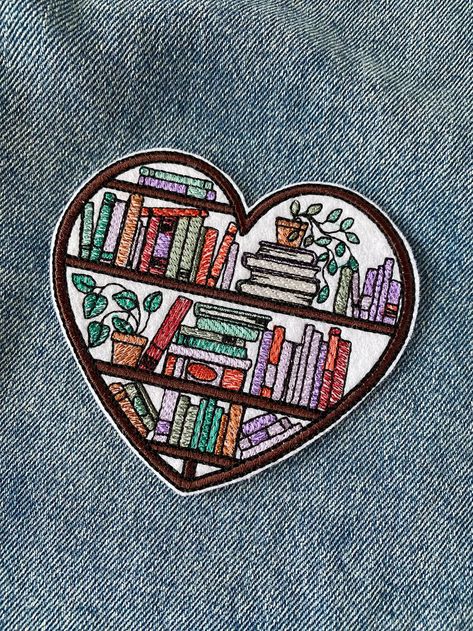 Cute Patches For Jackets, Iron On Patches Ideas, Cool Badges, Reading Badges, Senior Jackets Patches, Book Badge, Senior Jackets, Sew On Badges, Cat Patch