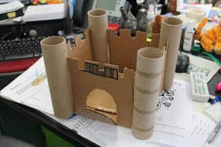 Junk Modelling, Castle Crafts, Castle Project, Cardboard Castle, Wedding Platters, 4th Grade Art, Simple Machines, Art Lessons Elementary, Cardboard Tubes