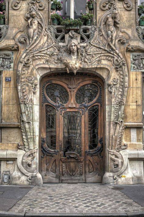 Lavirotte Building, City Composition, Art Nouveau Arquitectura, Architecture Art Nouveau, Wall Carvings, Art Nouveau Interior, Art Deco Door, Building Entrance, Antique Door Knobs