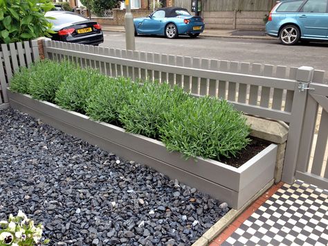 Victorian Front Garden, Small Garden Fence, Garden Ideas Uk, Small Front Gardens, Funny Vine, Diy Garden Fence, Front Gardens, Front Garden Design, Walled Garden