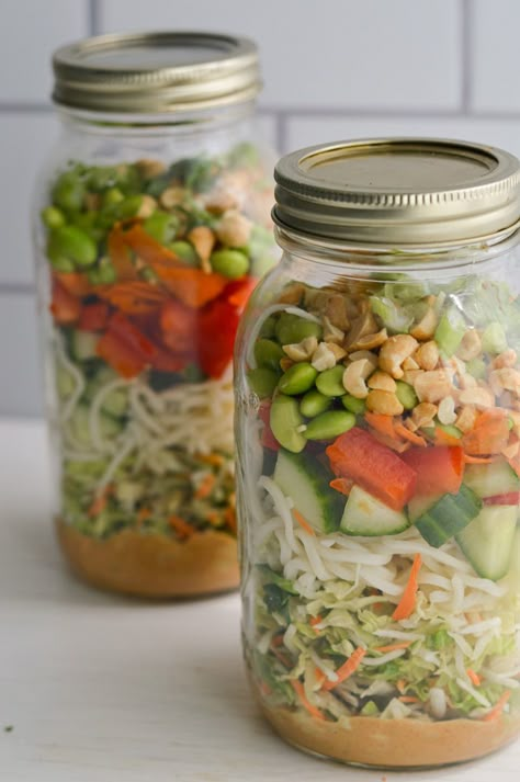 Mason Jar Peanut Salad Jar Salad Ideas, Asian Mason Jar Salad, Healthy Jar Meals, Mason Jar Taco Salad, Pasta Salad Mason Jar, Jar Pasta Salad, Pasta Salad In A Jar, Jar Food Ideas, Pasta Salad Jar