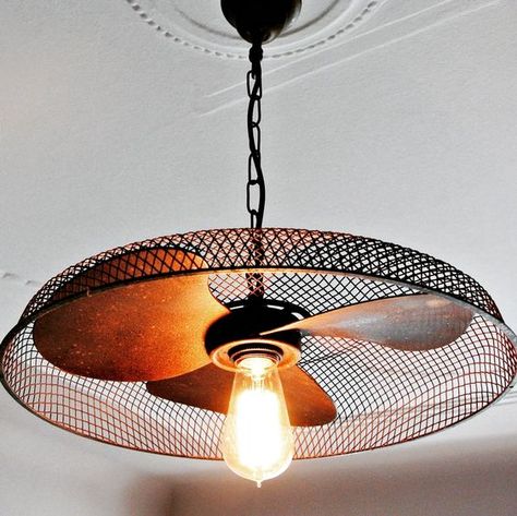 Diy Luminaire, Grill Area, Diy Light Fixtures, Diy Lampe, Pool Outdoor, Diy Ceiling, Diy Lamp Shade, Rustic Chandelier, Industrial Lamp