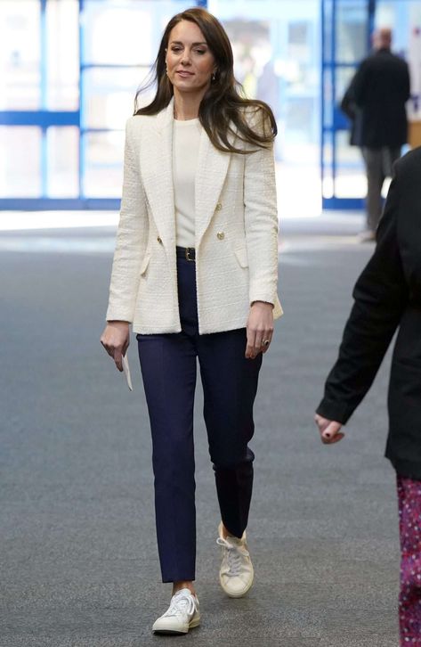 Kate Middleton Stil, White Blazer Outfits, Kate Middleton Style Outfits, Düşes Kate, Looks Kate Middleton, Kate Middleton Outfits, Princess Kate Middleton, Middleton Style, Zara Blazer