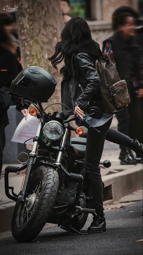 Biker Photoshoot, Bike Aesthetic, Motorcycle Aesthetic, Biker Aesthetic, Female Biker, Biker Love, Pretty Bike, Lady Riders, Dark Feminine Aesthetic