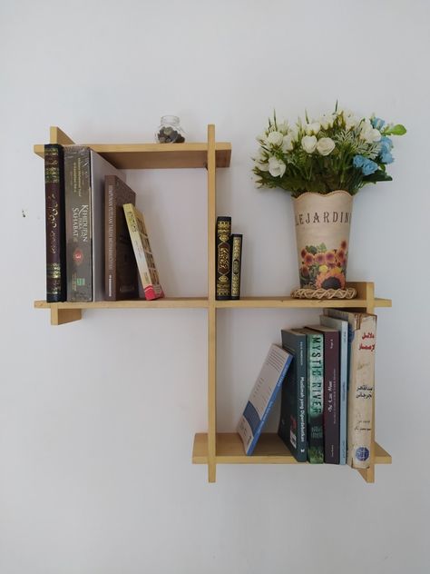 Mini Wall Bookshelf, Small Bookshelves In Bedroom, Small Wall Bookshelf Ideas, Small Bookshelf Ideas Bedrooms, Small Wall Bookshelf, Small Book Shelf Ideas, Simple Bookshelf Diy, Bookshelf In Bedroom Ideas, Small Bedroom Bookshelf