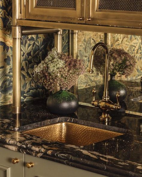 Art Deco Wet Bar, Vintage Wet Bar, Wet Bar With Mirror, Brass Countertop, Brass Bar, Brass Bar Shelves, Antique Mirror Bar Backsplash, Antique Mirror Backsplash Wet Bar, Bar Antique Mirror