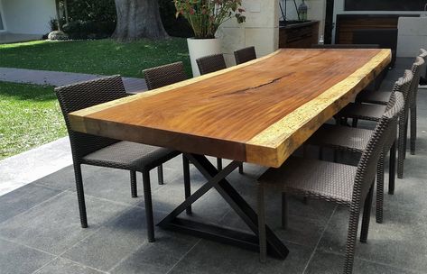 Elija su propio corte de madera para crear una mesa de madera única para el exterior. Painting Outdoor Wood Furniture, Exterior Door Frame, Outdoor Wood Table, Wood Outdoor Furniture, Cafe Exterior, Wooden Outdoor Furniture, Outdoor Wood Furniture, Exterior Stairs, Wooden Porch