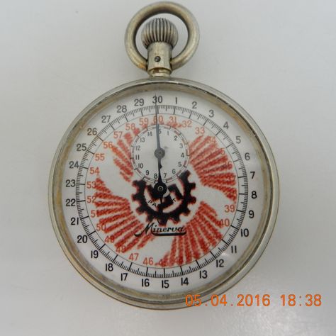 Stopwatch : Minerva Stoppuhr , Stalgehäuse , verso KdF-Emblem ( Kraft durch Freude ) , recto graviert das Schiff MV Wilhelm Gustloff , Innendeckel graviert 'Wilhelm Zahn' . Wilhelm Zahn war ein deutsches U-Boot-Kommandant und Korvettenkapitän in der Kriegsmarine im Zweiten Weltkrieg . https://en.wikipedia.org/wiki/Wilhelm_Zahn Wilhelm Gustloff, Quick Saves