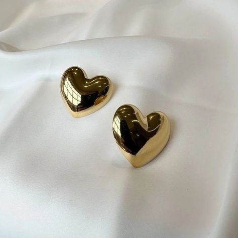 Heart Shape Jewelry, Gold Pendants For Men, 3d Heart, Heart Shaped Earrings, Classy Jewelry, Jewelry Lookbook, Fashion Jewelry Earrings, Fancy Jewelry, Girly Jewelry