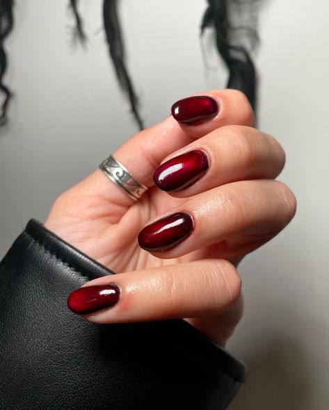 Vampire Red ❤️🖤 @heluviee started the most beautiful glass nails trend so you know I had to hop on it! My favorite vampy nails ever! Scroll for a surprise 🐈‍⬛ . . . @dndgel garnet red @kokoist blackest black Bevimee Magnetic Smooth Cat Eye . . . #nailart #nailarttutorial #nailvideos #nails #nailideas #nailinspo #naildesigns #diynails #nailtrends #manicure #uñas #mani #easynailart #simplenailart #portjefferson #longisland #longislandnailtech #fallnails #nailtech #nailart #vampy #halloween #hal... Glass Red Nails, Kokoist Nails, Red Magnetic Nails, Vampy Nails, Nails Trend, Blackest Black, Magnetic Nails, Garnet Red, Glass Nails