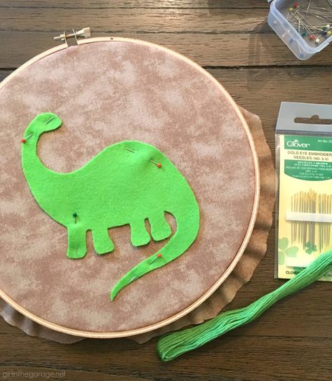 Dinosaur felt embroidery art - by Girl in the Garage Felt Embroidery Hoop, Dinasour Embroidery Easy, Embroidery Dinosaur Simple, Dinosaur Embroidery Pattern Free, Dinosaur Embroidery Pattern, Dinosaur Hand Embroidery Pattern, Embroidery Tshirt Dinosaur, Dino Embroidery Dinosaur Pattern, Dinosaur Embroidery