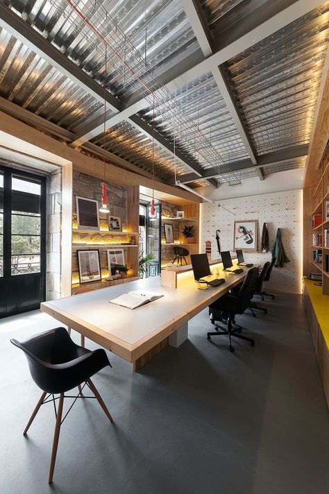 Small Office Design, Industrial Office Design, Architects Office, Office Space Design, Office Layout, Office Workspace, Long Table, Design Industrial, Cool Ideas