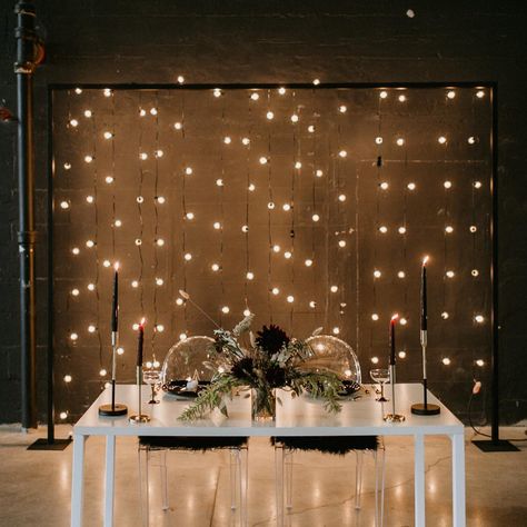 Wedding Table Twinkle Lights, Sweetheart Table Wedding Fairy Lights, Sweetheart Table Fairy Lights, Head Table Wedding Backdrop Lights, Background For Sweetheart Table, Curtain Lights Backdrop, Light Backdrop Wedding, Sweetheart Table Wedding Simple, Fairy Lights Backdrop