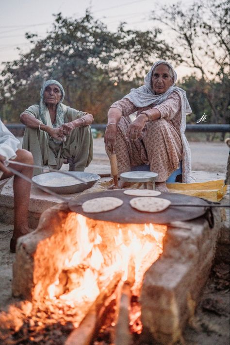 Haryana Aesthetic, Vintage Indian House, Punjab Village Photography, Pakistani Village Aesthetic, Punjabi Culture Photography, Punjabi Old Culture, Punjab Village, Old Punjabi Culture Pics, Punjabi Village