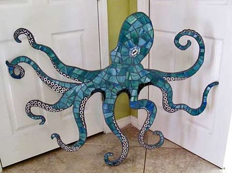 LucyDesignsonline-mosiac-octopus Octopus Mosaic, Seaside Wall Art, L'art Du Vitrail, Octopus Wall Art, Mosaic Animals, Mosaic Stained, Mosaic Madness, Octopus Art, Table Leg