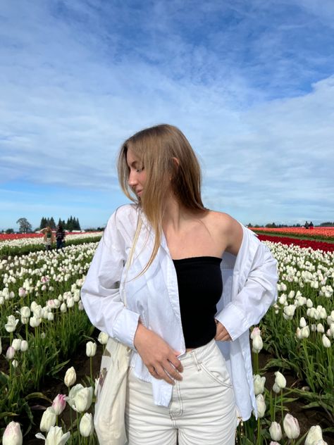 sping time | spring aesthetic | may aesthetic | tulip festival | tulip farm | clean girl aesthetic Tulip Outfit Ideas, Tulip Garden Outfit Ideas, Tulip Picking Outfit, Tulip Garden Photoshoot, Tulip Farm Outfit, Tulip Festival Outfit, Tulip Field Outfit, Tulip Festival Photoshoot, Farm Poses