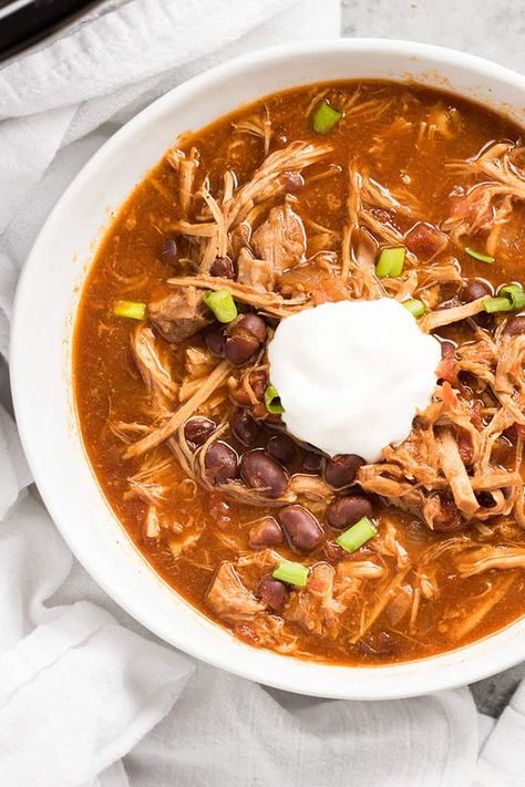 Pulled Pork Chili Pulled Pork Chili Recipe, Pork Chili Recipe, Pulled Pork Chili, Chili Verde Pork, The Salty Marshmallow, Boneless Pork Roast, Salty Marshmallow, Pork Chili, Pork Roast Recipes