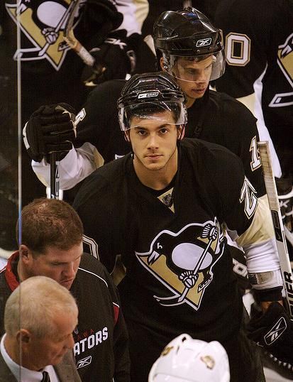 Kris Letang, Hot Hockey Players, Hockey Baby, Pittsburgh Sports, Ice Hockey Players, Pittsburgh Penguins Hockey, Penguins Hockey, Nhl Players, Hockey Fans