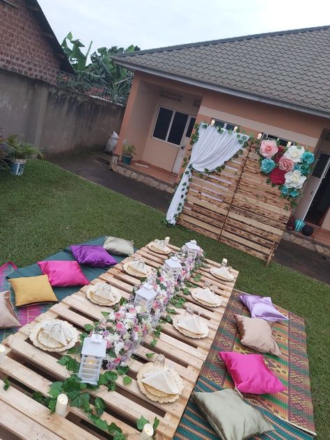 #Pallet #Homes #Transformations #Garden #Party #MyHome #Bridalshower Bohemian Garden Party Decoration, Pallet Garden Party, Pallets Picnic Ideas, Brunch Seating Ideas, Pallets Table Outdoor Party, Low Pallet Table Outdoor Party, Pallet Tea Party, Pallet Picnic Setup Ideas, Pallet Table Party