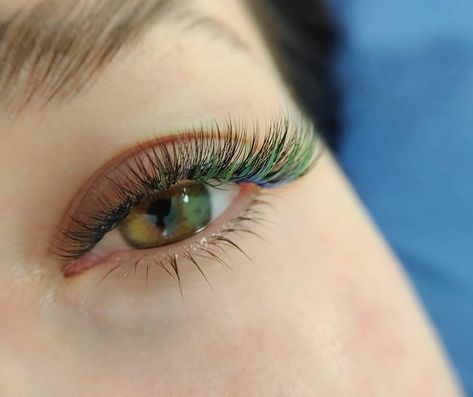 Green Lashes Extensions, Green Eyelash Extensions, Green Lash Extensions, Ombré Lashes, Green Lashes, Blue Lashes, Lash Ideas, Ombre Green, Black Lashes