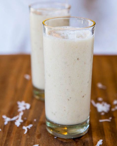 Coconut Cream Pie Smoothie (vegan, GF) - Tastes like a slice of coconut cream pie! Creamy, smooth, & no sugar added! Coconut Cream Pie Smoothie, Averie Cooks, Cinnamon Raisin Bread, Coconut Smoothie, Coconut Cream Pie, Protein Shake Recipes, Sweet Drinks, Strawberry Smoothie, Coconut Recipes