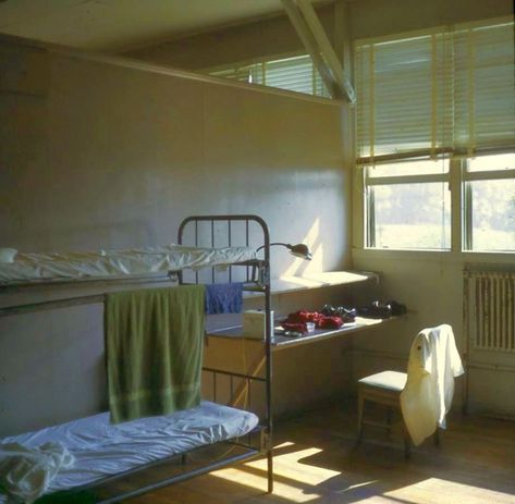 Typical NUPOW Student Barracks Room at NTC Bainbridge 1964. Barracks Room Decor, Barracks Room, Vintage Rooms, Power School, Sea Things, Primitive Bedroom, Nuclear Power, Vintage Room, Candle Flames