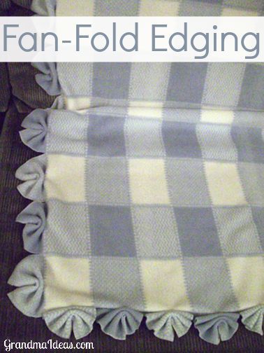 This fan-fold edging is an extremely easy way to finish off a blanket's edging. Fleece Blanket Edging, Fleece Projects, Crochet Blanket Edging, No Sew Fleece Blanket, No Sew Blankets, Detail Couture, Diy Baby Blanket, Fleece Tie Blankets, Tie Blankets