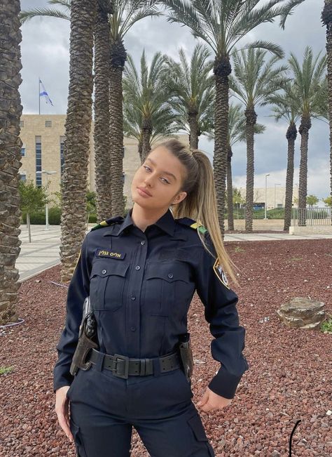 Blonde Police Officer, Police Woman Aesthetic, Police Women Uniform, Police Girl, Neymar Ronaldo, Cop Uniform, Female Police, Idf Women, Female Police Officers