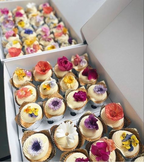 Bridal Shower Floral Theme Dessert Tables, Wildflower Desert Table, Flower Theme Dessert Table, Wildflower And Eucalyptus Wedding, Colorful Wedding Desserts, Bridal Shower Flower Cupcakes, Spring Theme Party Food, Champagne And Wildflower Wedding, Wild Flower Desserts